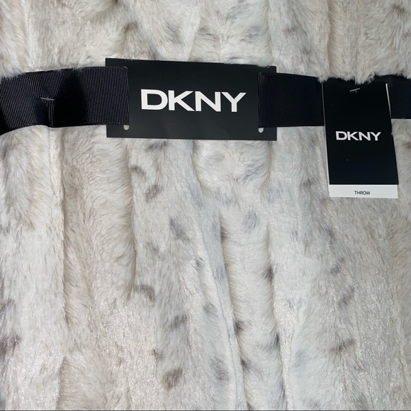 NWT DKNY Faux Fur Ivory Throw Blanket - Picture 2 of 5